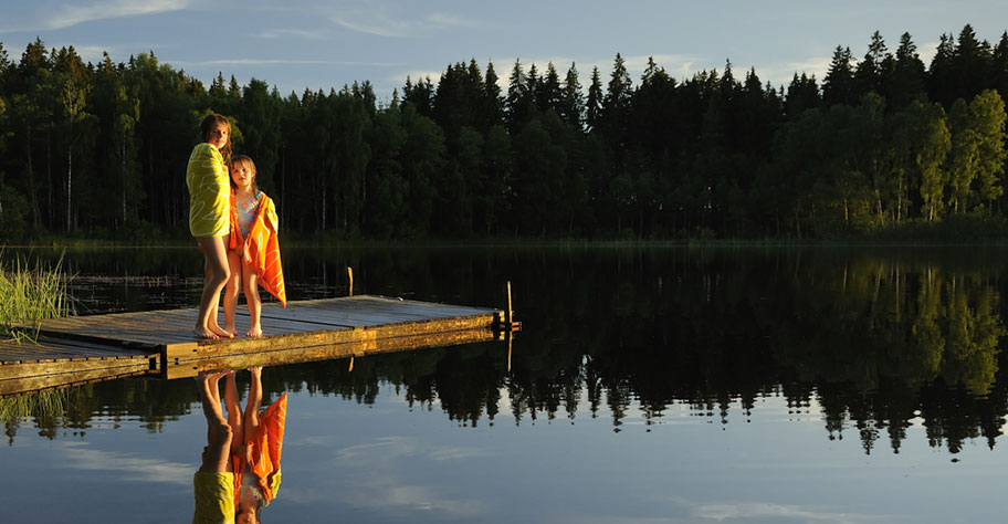 Skandinavien Reisen mit Kindern - Schweden Skandinavien Reisen mit Kindern Schweden See Baden Strand